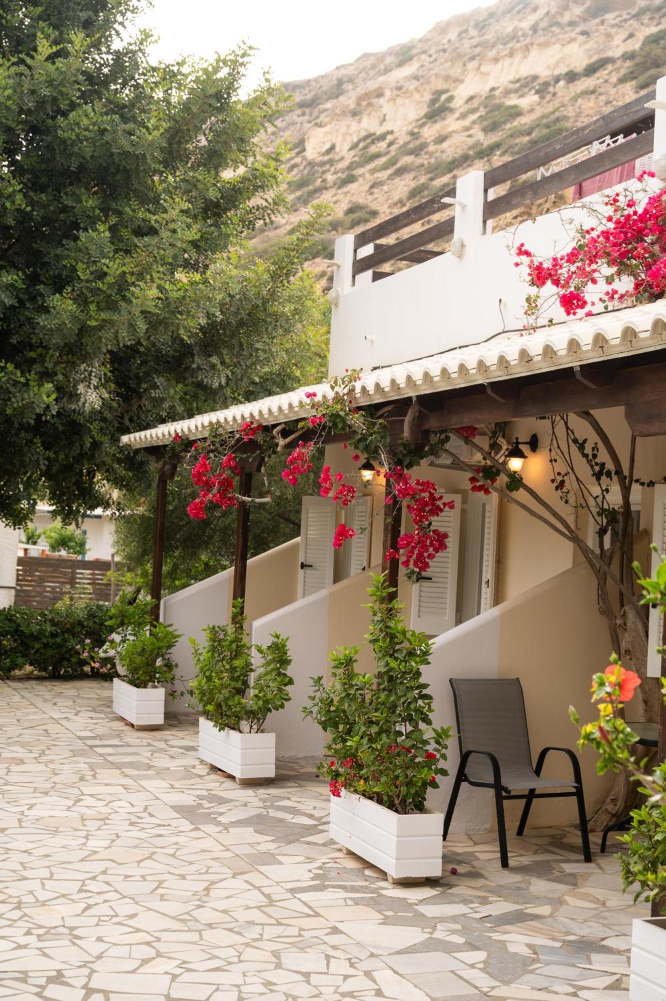 Pension Romantika Matala Exterior foto